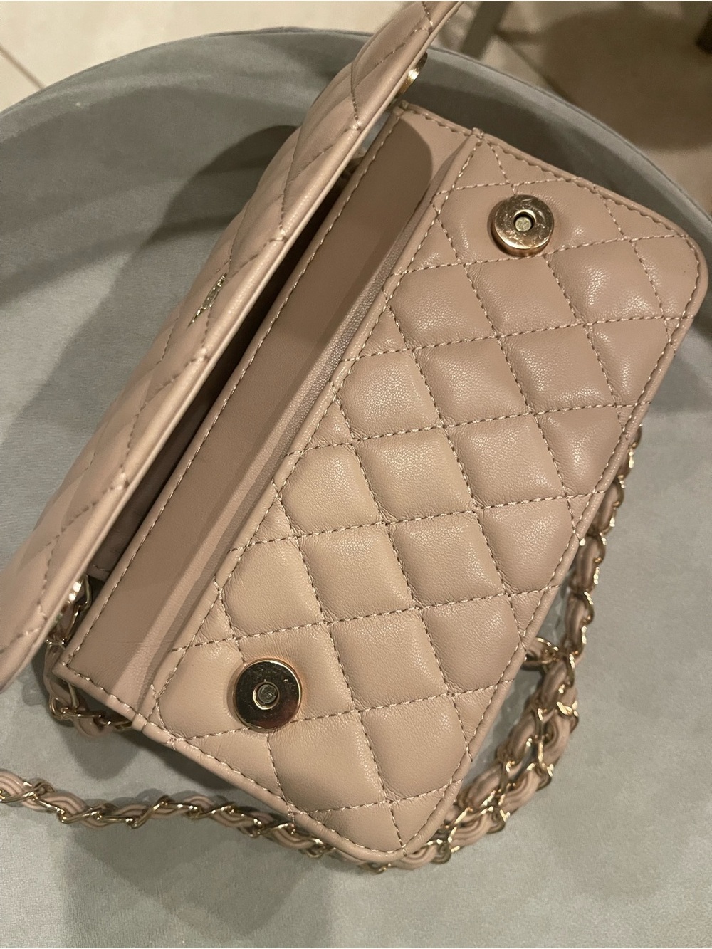 Quilted Leather Crossbody Bag in Beige with mini zippered matching coin Purse - Picture 7 of 10